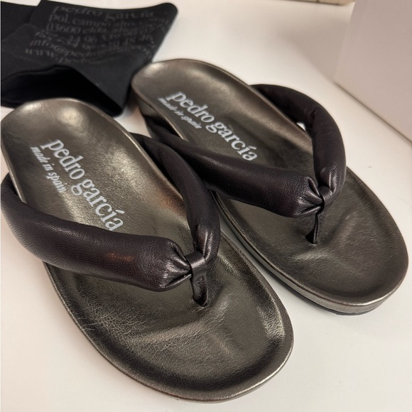 Pedro Garcia Pewter Black Leather Flip Flop Sandal Slide Size 9 Madrid Spain NWT